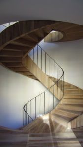 escalera caracol de nogal