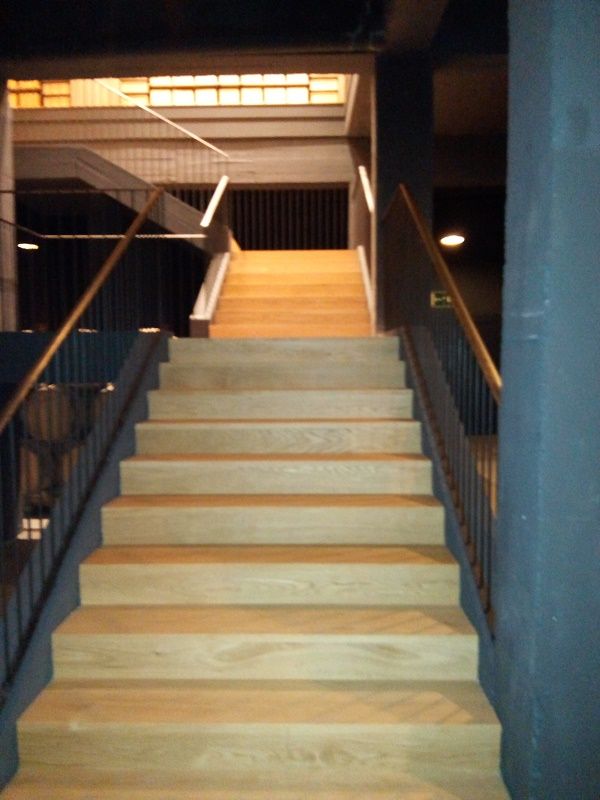 ESCALERA DE MADERA DE ROBLE