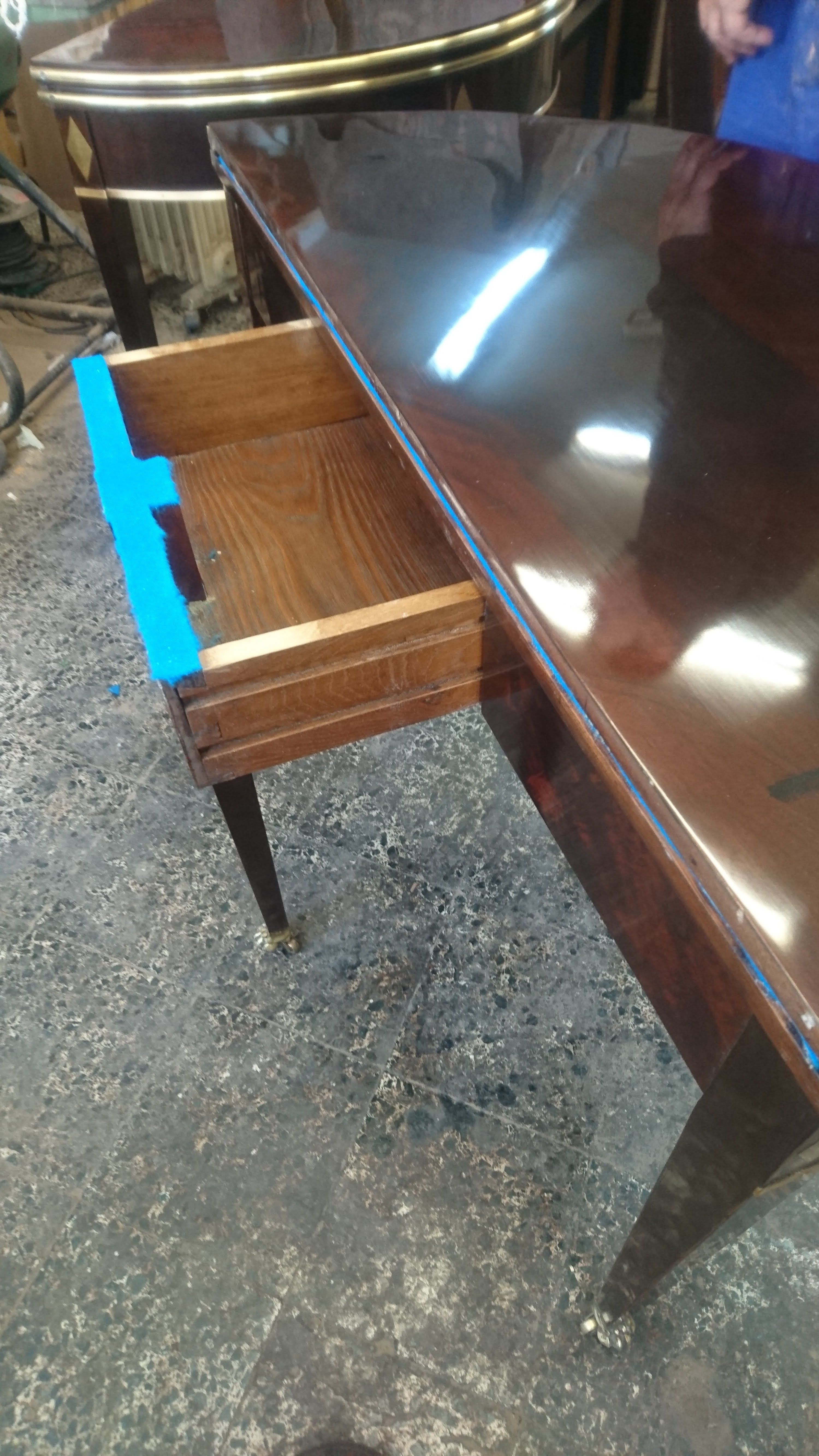 restauración mesa de cartas