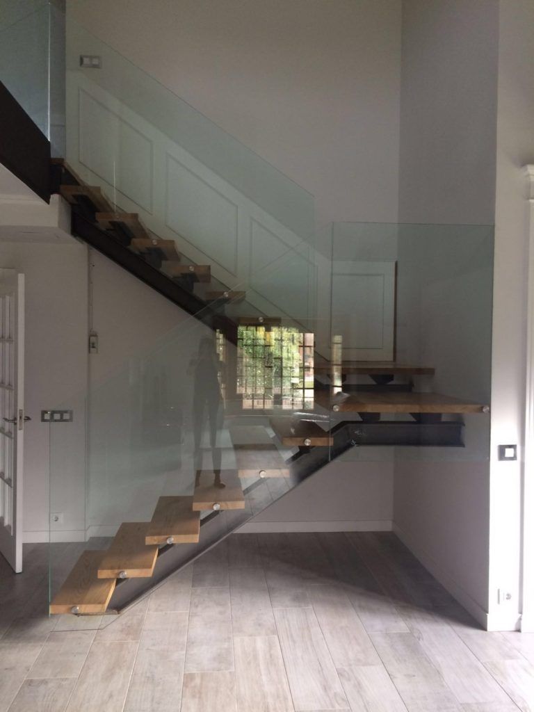 escalera de diseño de madera maciza de Fresno