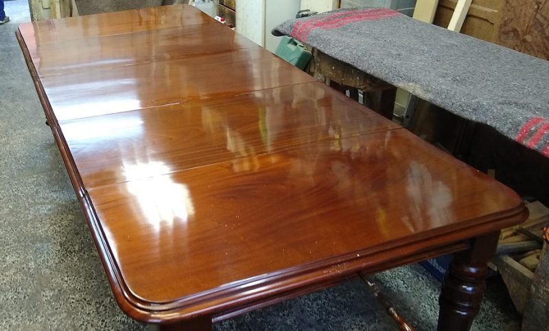 Mesa comedor victoriana antigua