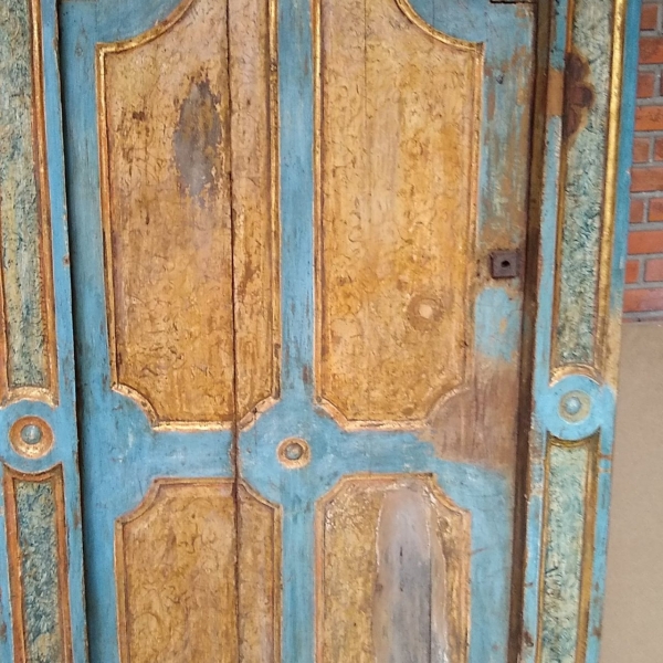 Restauración puerta antigua secretista