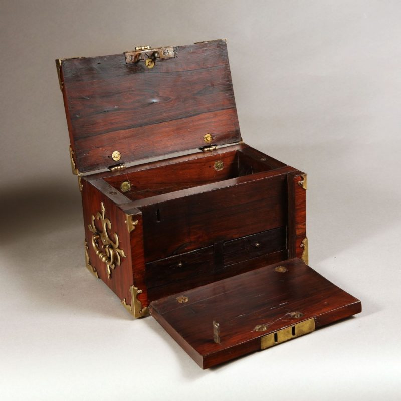 Restauraci&oacute;n de Una caja fuerte en madera de palo violeta