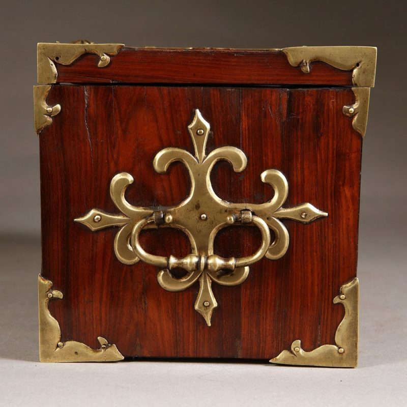 Restauración de Una caja fuerte en madera de palo violeta
