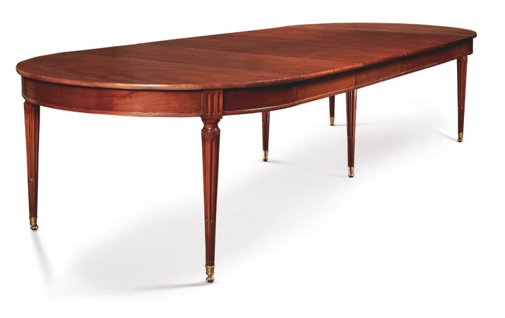 Mesa de comedor en madera de caoba