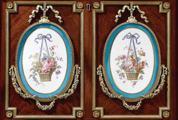 porcelena Sevres en los muebles de Martin Carlin