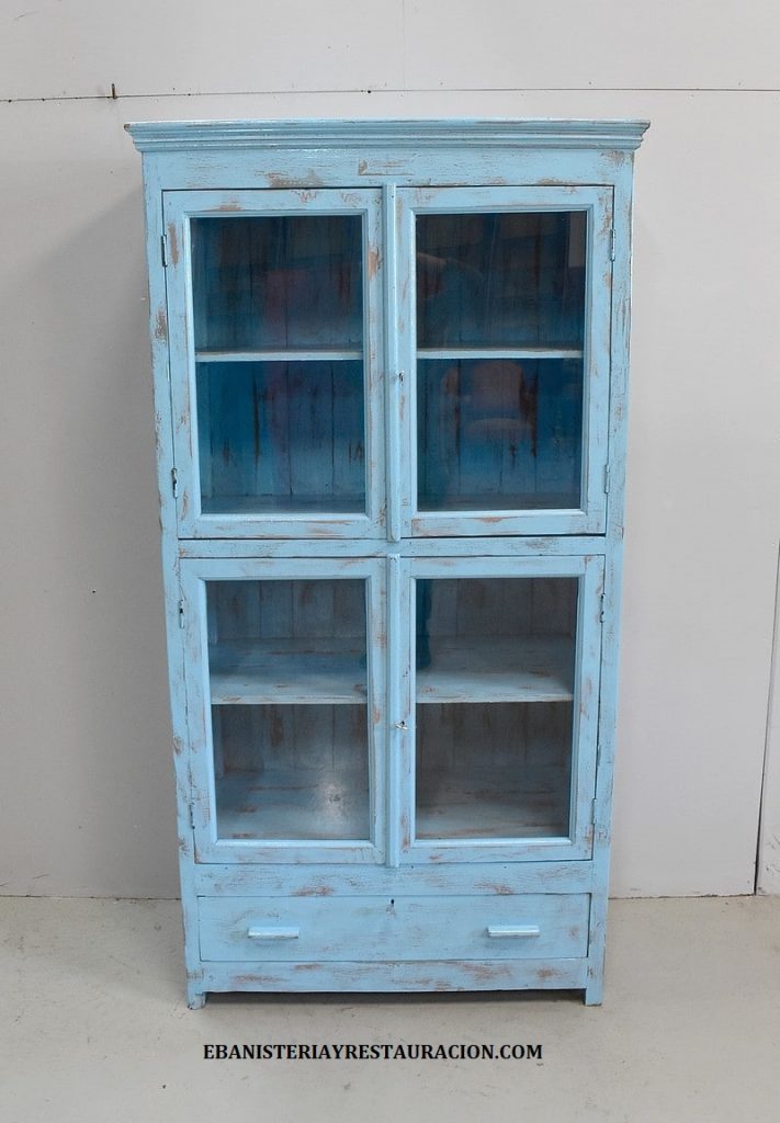 VITRINA CLASICA PINTADA A MANO