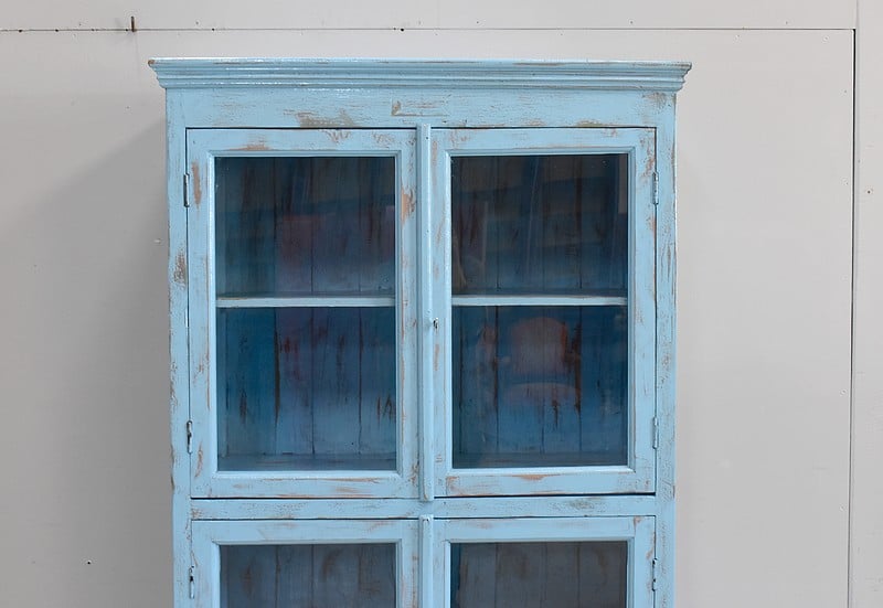 Vitrina clásica pintada a mano