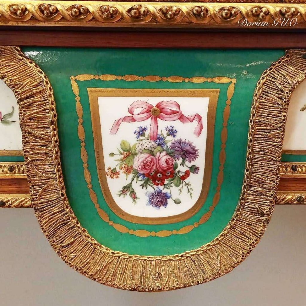 porcelena Sevres en los muebles de Martin Carlin