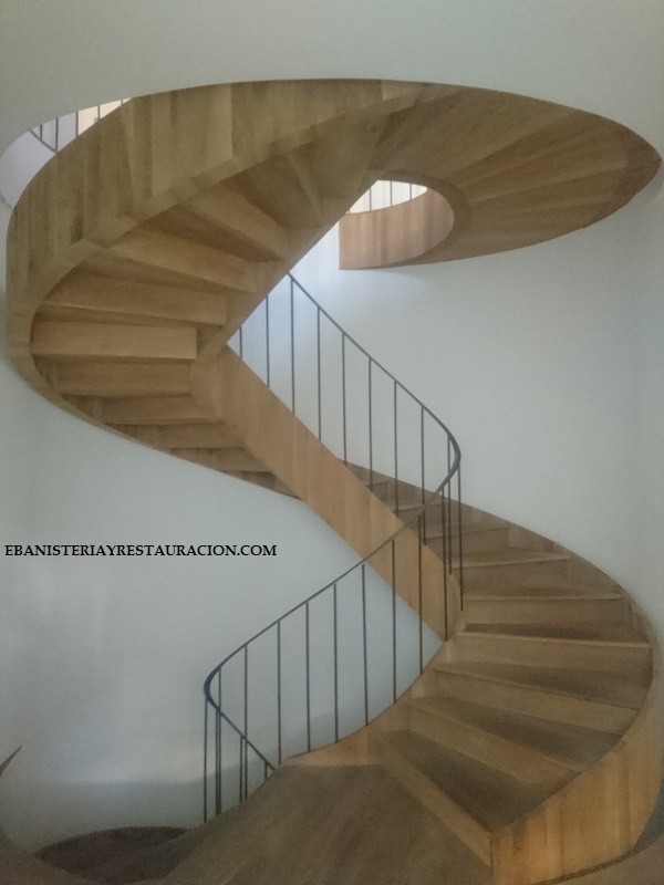 Escalera clasica nogal Escalera clasica nogal